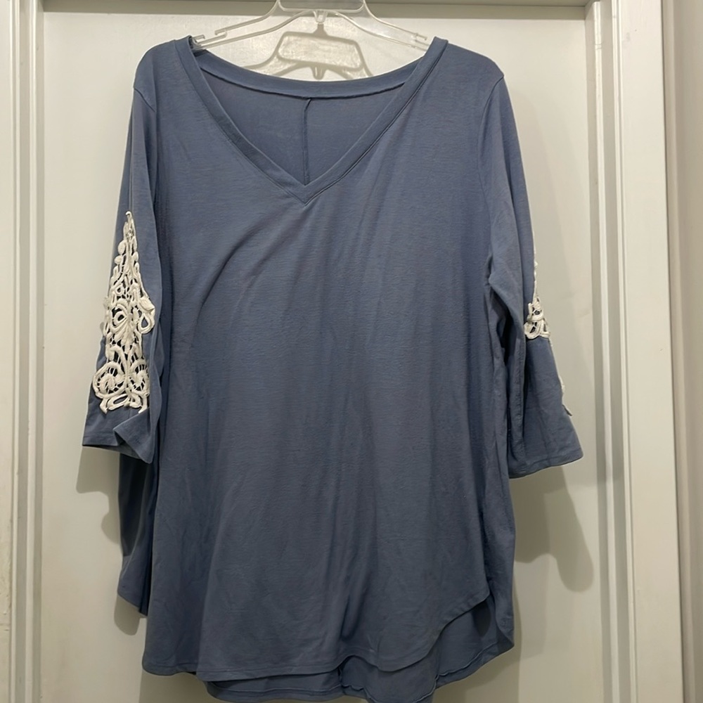 Size 3X shirt with sleeve detail.